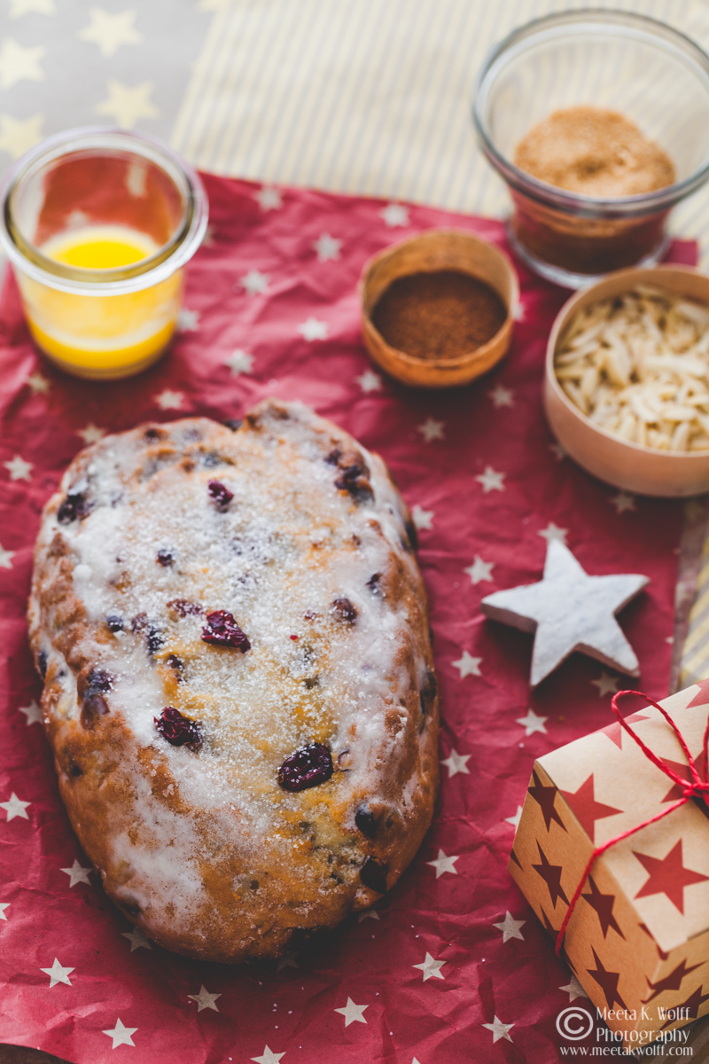 Штоллены рождественские рецепт. Рождественский кекс Stollen. Штолен что это такое штоллен Рождественский. Пирог штоллен Рождественский. Немецкий Рождественский штоллен.