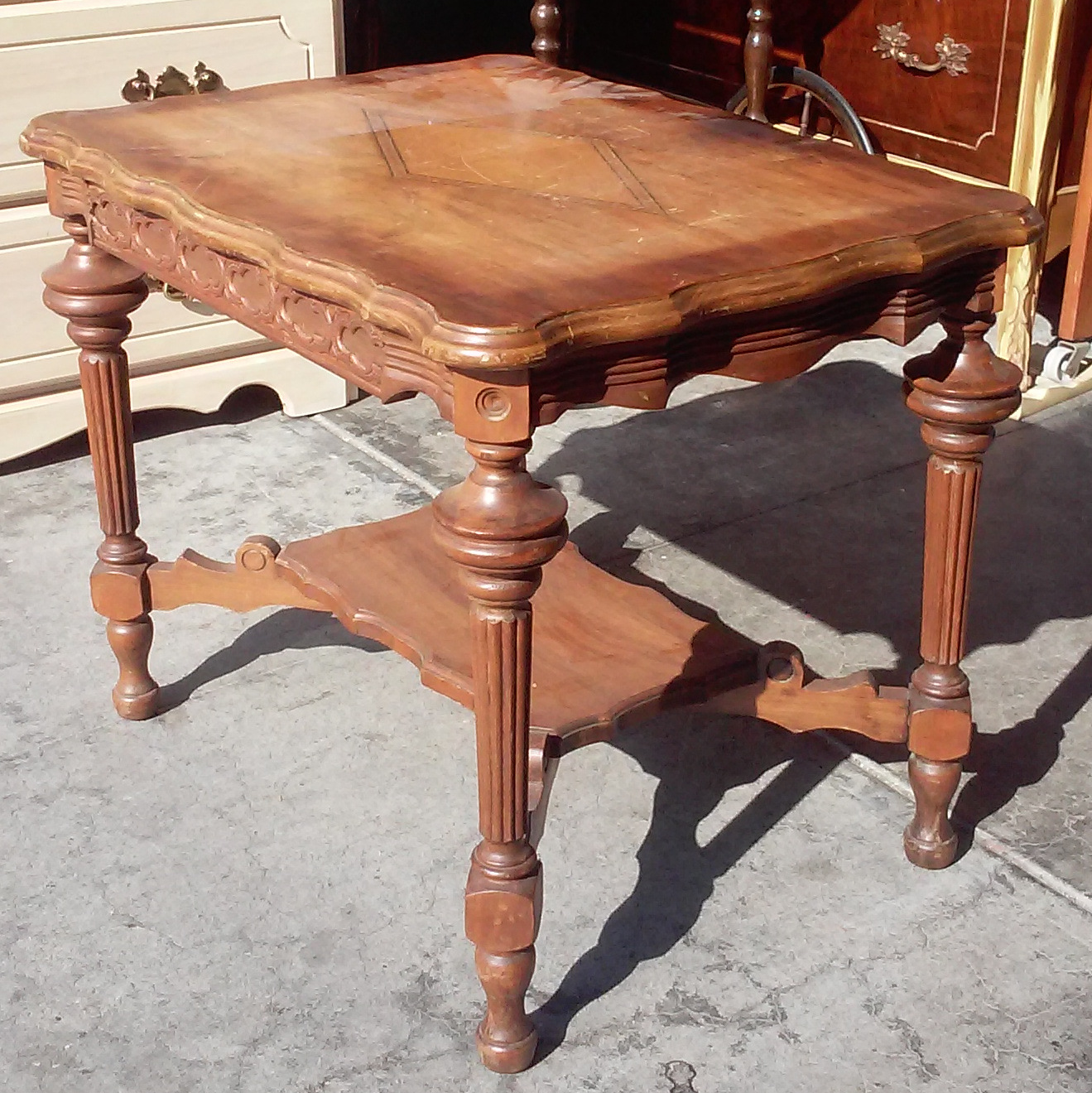 UHURU FURNITURE & COLLECTIBLES SOLD 4762 Victorian End Table with
