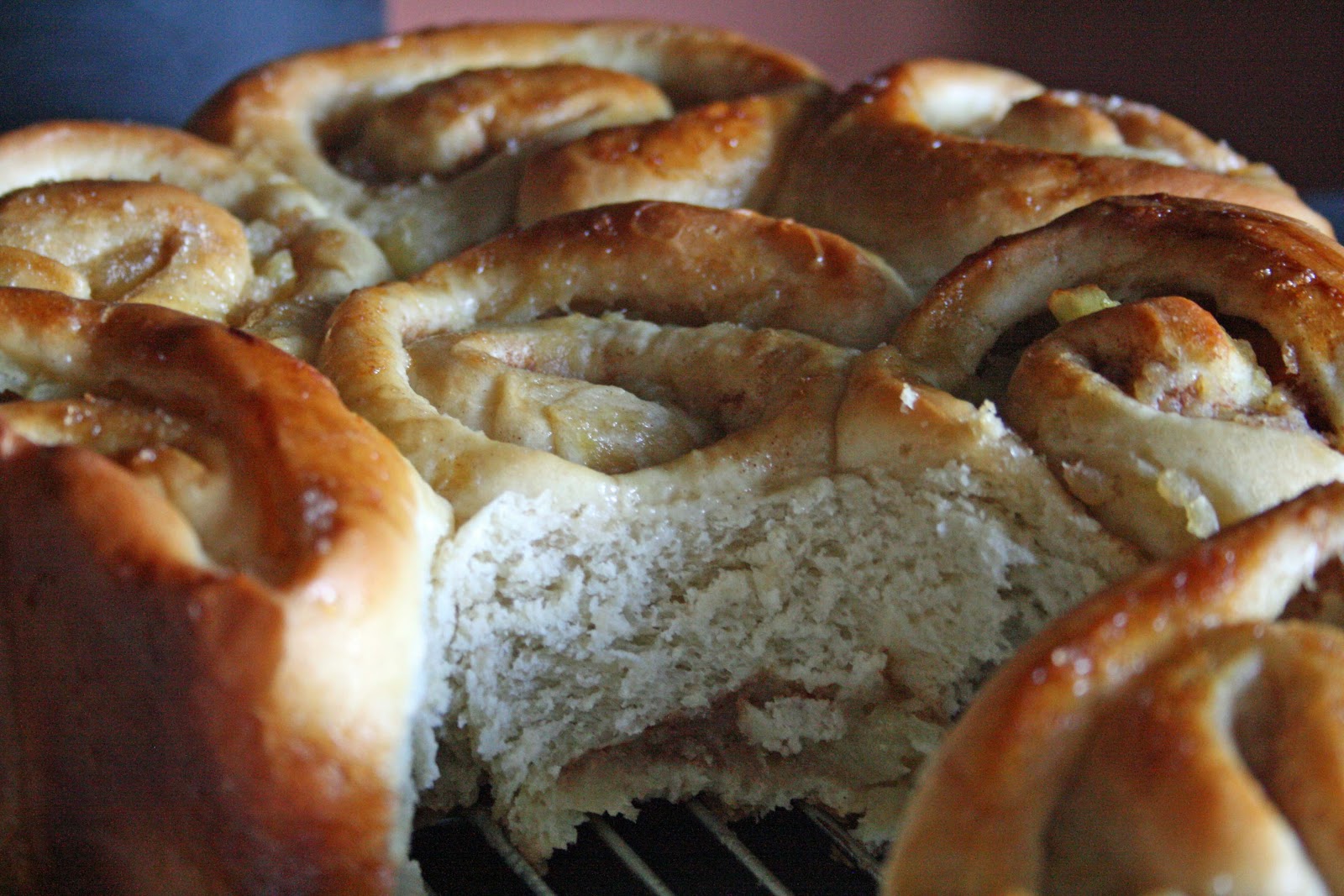 lauralovescakes... Toffee Apple and Cinnamon Buns
