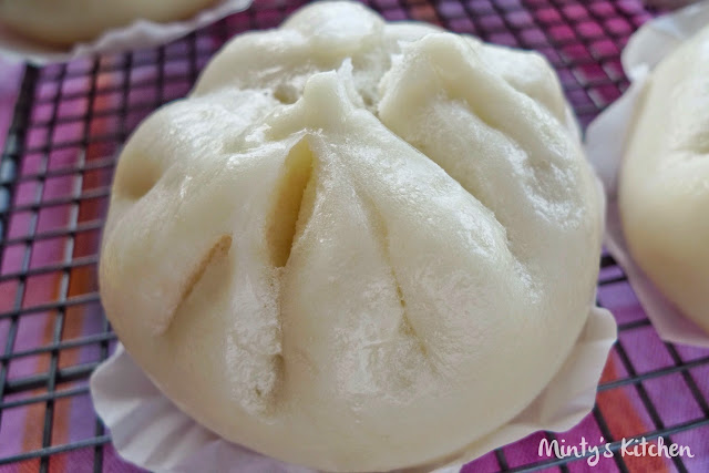 Steamed Roasted Pork Buns / Cha Siew Bao   [叉烧包]