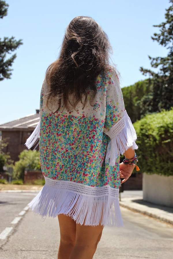 DIY Kimono con flecos (no hace falta patrones). Blog de costura y blog diy.