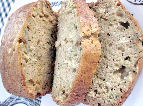 zucchini bread with healthy ingredients