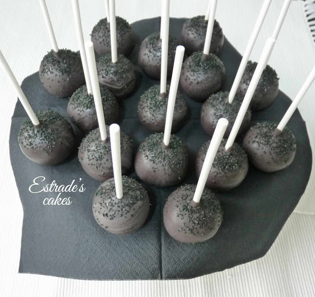 cake pops negras para Halloween 5