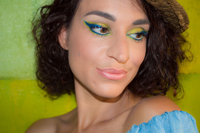 Monday Shadow Challenge : Chartreuse & Power Blue 