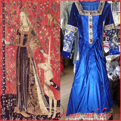 Robe médiévale en velours bleu de la tapisserie de la Dame à la Licorne / Medieval blue velvet Dress from the Lady and the Unicorn tapestry