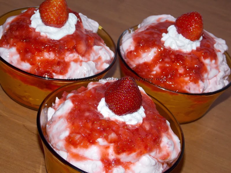 Mousse de capsuni cu iaurt