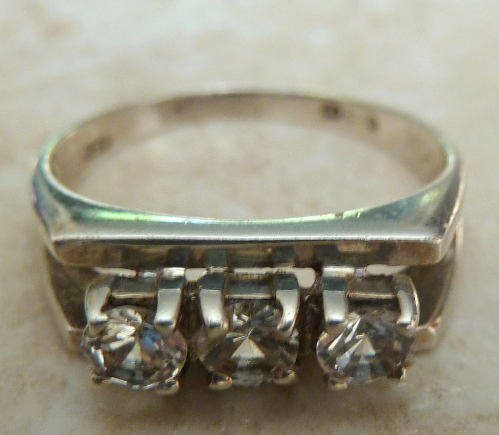 http://www.kcavintagegems.uk/vintage-sterling-silver-and-zirconia-modernist-style-ring-360-p.asp
