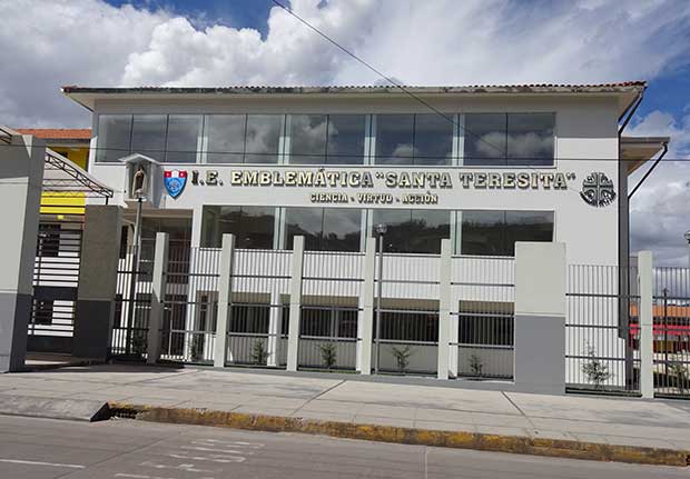 Colegio Emblemático Santa Teresita, Cajamarca