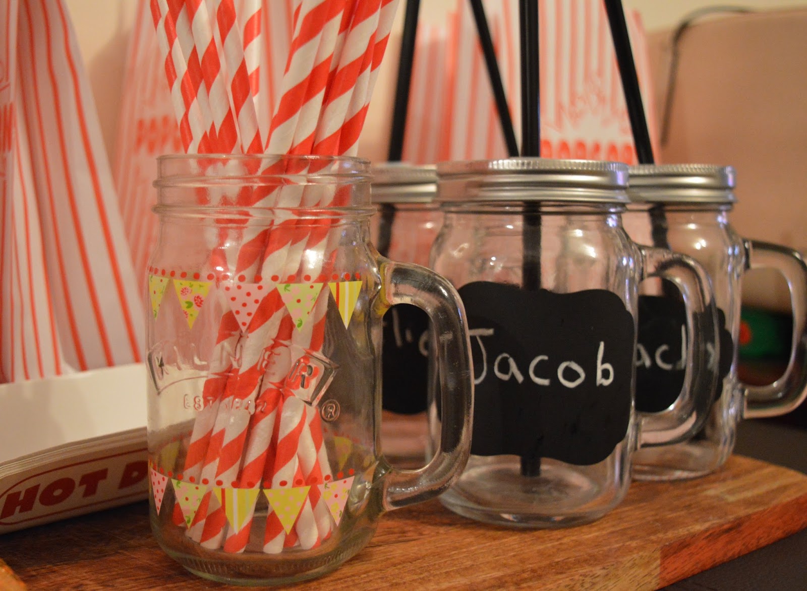 How to host a fantastic kids Christmas party for less than £5 per child
