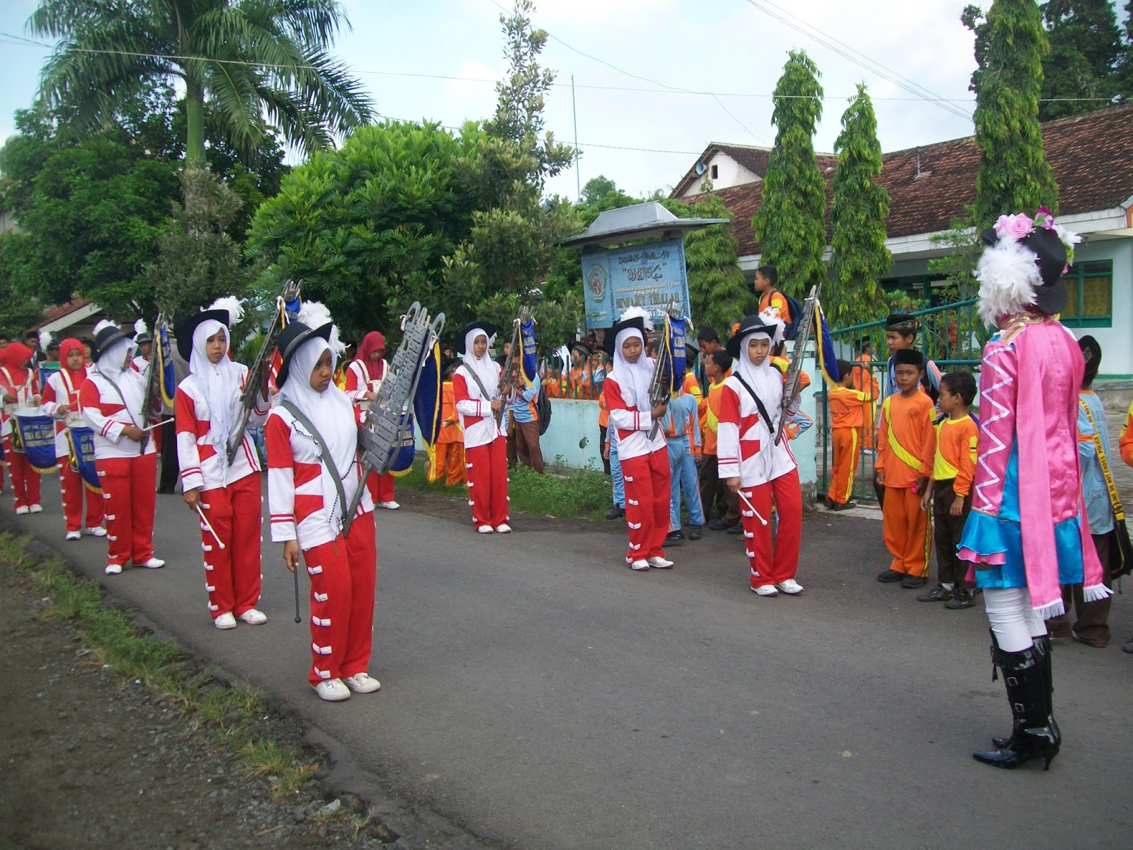 Drumband SMA AL HIKMAH MUNCAR