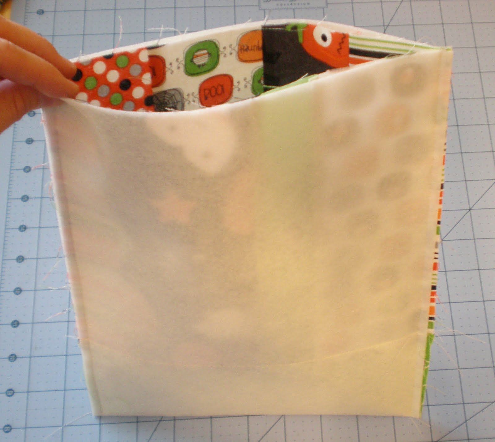 nancy-noodle-trick-or-treat-bag-tutorial