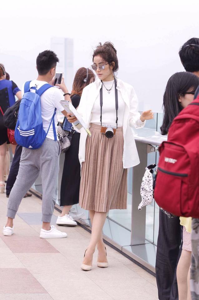 Awn Seng Stunning Look And Fashion "TRAVEL CHIC, TRAVEL HONG KONG" Myanmar National Airline Inflight Magazine
