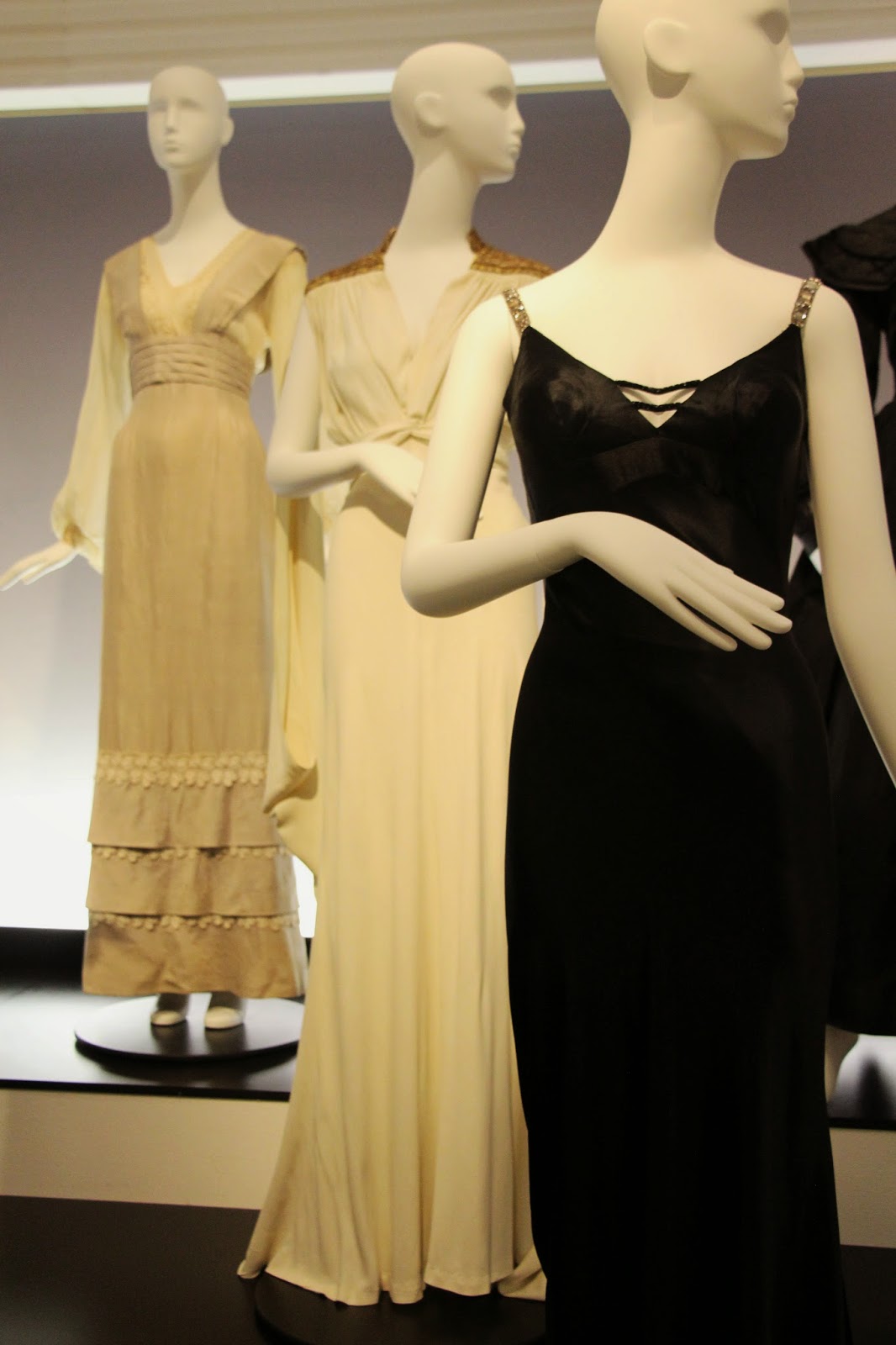 THE VINTAGE FILM COSTUME COLLECTOR: COSTUMES FROM THE GOLDEN AGE OF ...