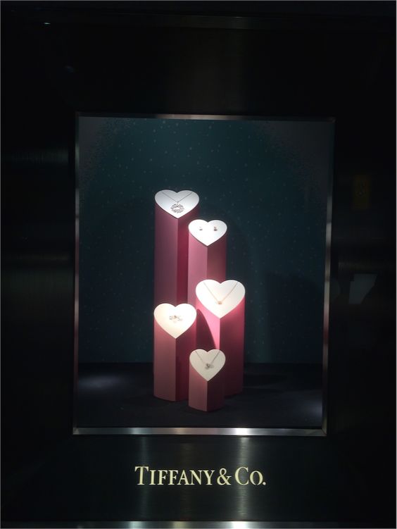 Vitrine Tiffany & co dia dos namorados blog viés design