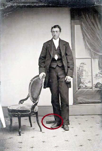 Fotografía post mortem de un hombre en el siglo XIX.