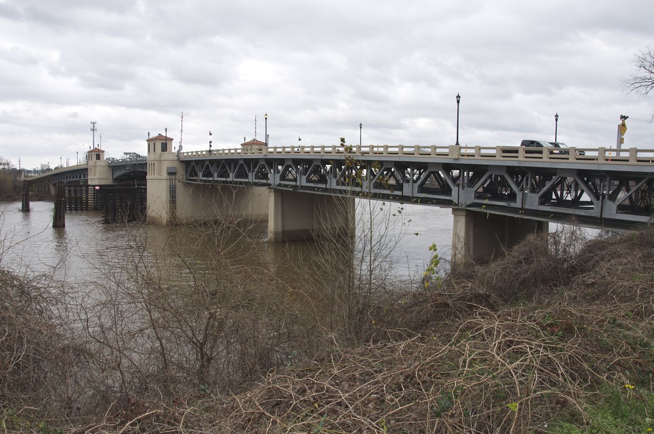 Suzassippi's Lottabusha County Chronicles Louisville Avenue Bridge