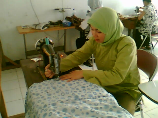 UNGGULNYA DAN UNIKNYA BAJU KURONG Proses pembuatan Baju Kurong pada