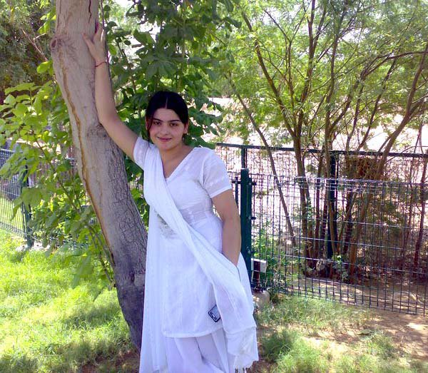Pakistani Pathan Girl In Garden Photos On Facebook 2013 Fun Maza New