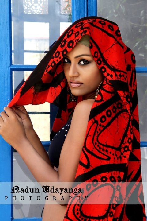Sri Lankan Famous Songstress Uresha Ravihari Latest Images 