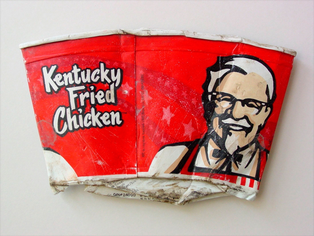 09-KFC-Tom-Pfannerstill-Hyper-Realistic-Paintings-Sculptures-From-the-Street-www-designstack-co