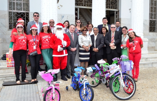 TJMA presenteia crianças de escolas públicas e instituições filantrópicas, através da Campanha Papai Noel dos Correios.
