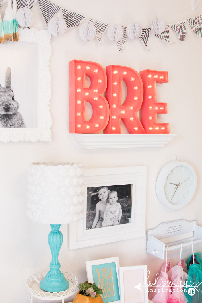 DIY Toddler room makeover perfect for appartments and rental homes. Using gallery wall @heidiswapp by @creatoften