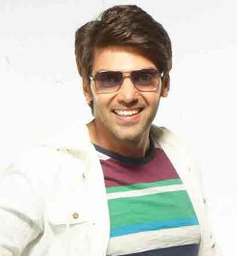 Arya Actor Family Wife Biography Parents Children S Marriage Photos He is best known for his roles in the films pattiyal, naan kadavul, sarvam, arinthum ariyamalum, madrasapattinam, boss engira bhaskaran & vettai. arya actor family wife biography