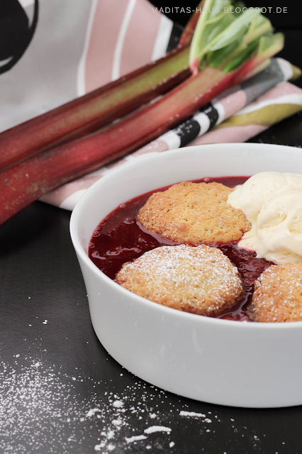 Rhabarber Crumble mit Vanilleeis | Maditas Haus | Lifestyle und ... Rhabarber Crumble mit Vanilleeis | Maditas Haus | Lifestyle und ...