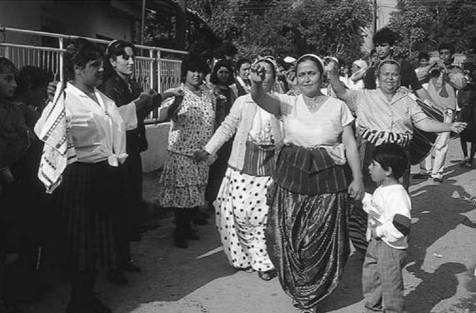 Eshkol HaKofer: O Drom [The Road]: Henna Among European Roma
