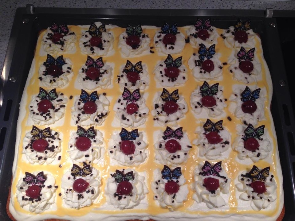 Rezeptwelt: Kirsch - Eierlikör - Blechkuchen mit Schmand - Sahne Rezeptwelt: Kirsch - Eierlikör - Blechkuchen mit Schmand - Sahne