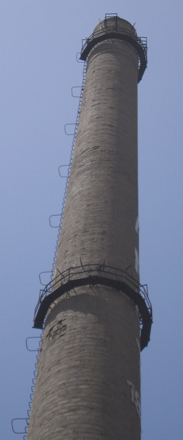 Sueños desde la Bahía: Las Chimeneas de las Antiguas Fábricas malagueñas