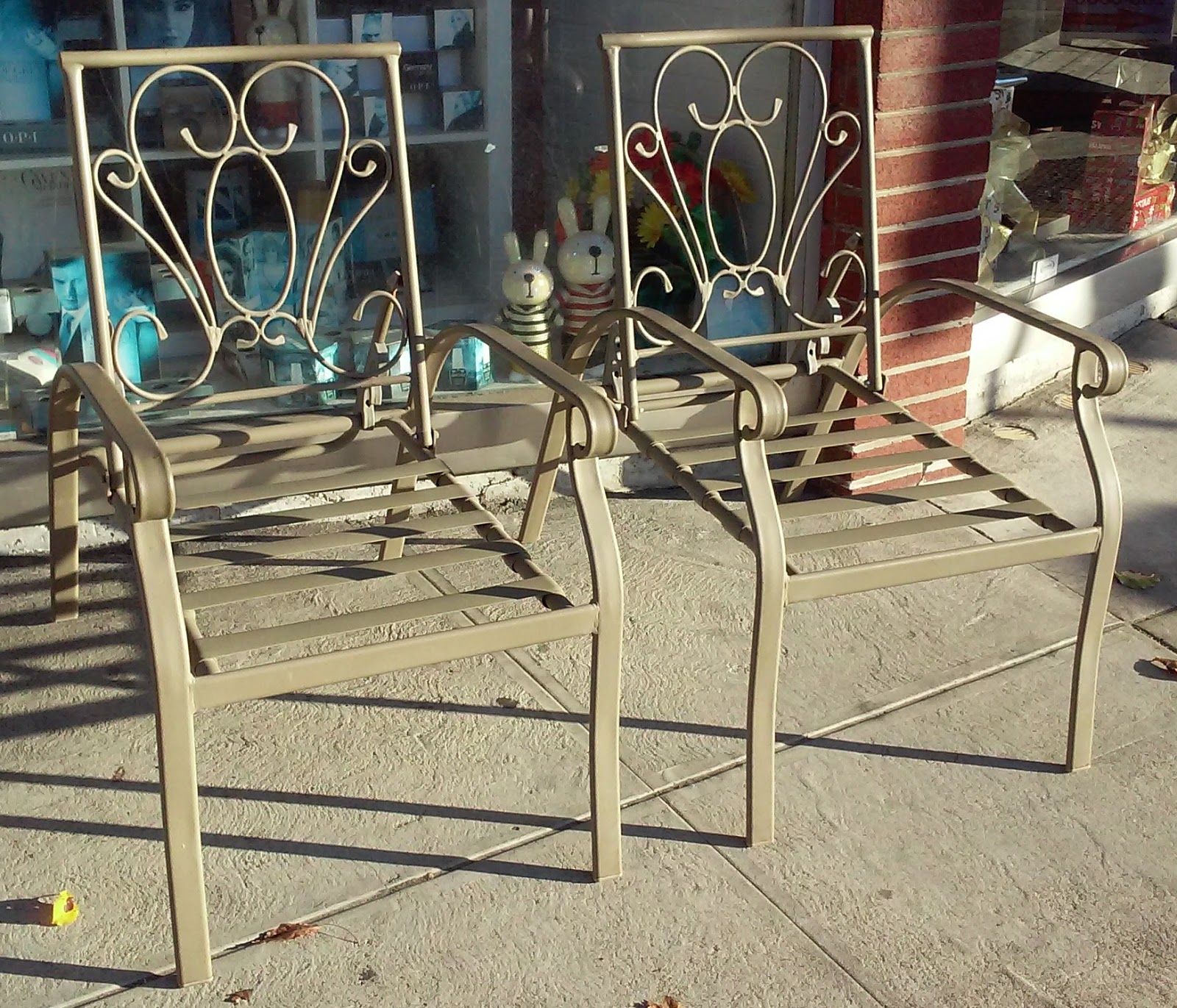 UHURU FURNITURE & COLLECTIBLES SOLD Metal Patio Chair Set 4 Recliners, 2 Ottomans (no cushions