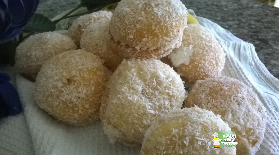 Coquetes de Coco relleno de Nata (crema de leche)