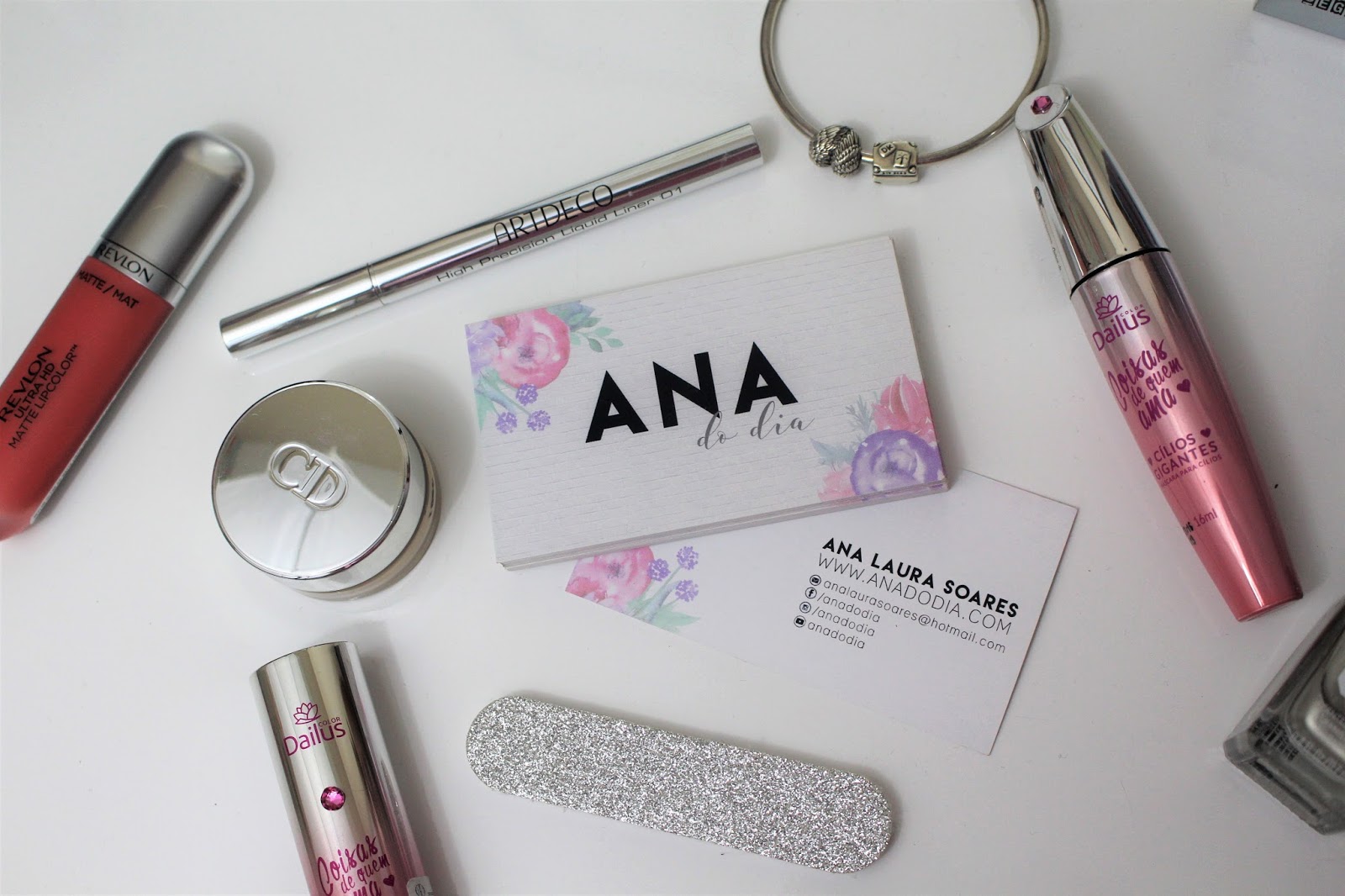 Ana do dia cartão blogueira blog com batom dailus pandora prata e rosa