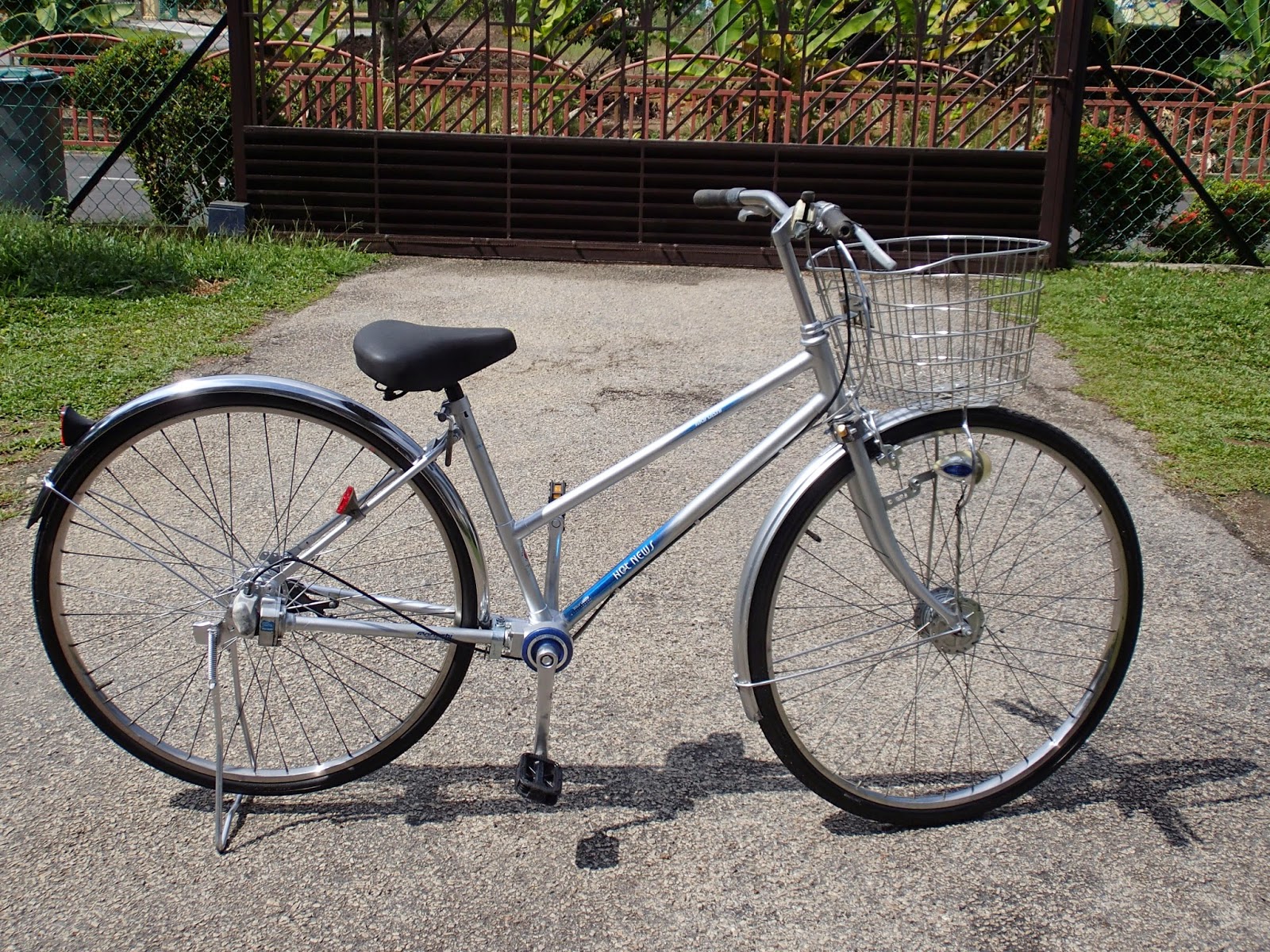 The Right Bike Store 27" / 3 Speed Imported Used City Bicycle from