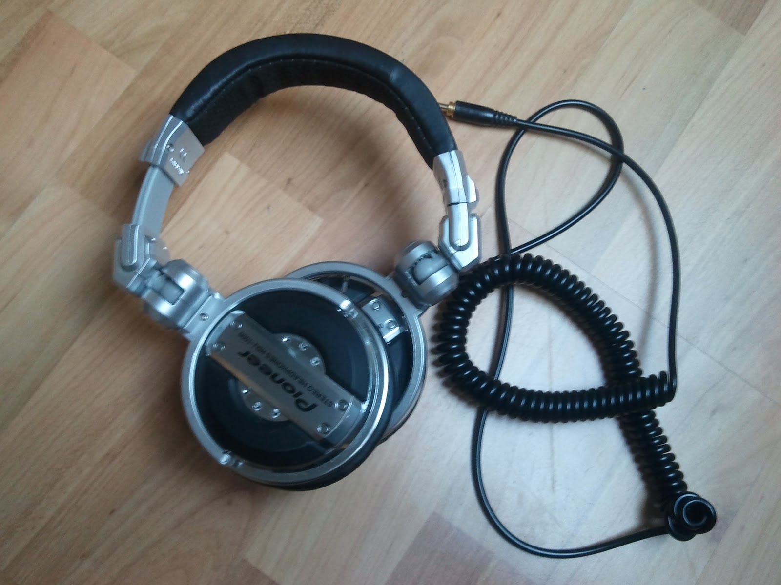 The ultimate unboxing experience! Pioneer HDJ1000 DJ Headphones