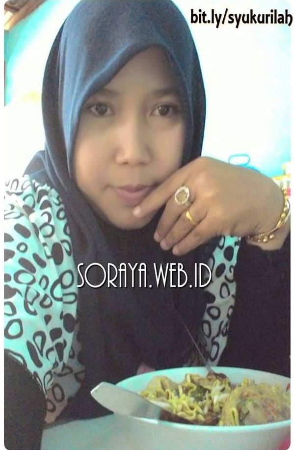 Photo Selfie Soraya Saat Sedang Makan Sendirian