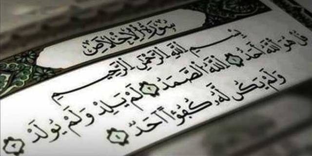 Hikmah Surat al-Ikhlas dan al-Kafirun yang Sering Dibaca Rasulullah pada Saat Shalat Sunnah Hikmah Surat al-Ikhlas dan al-Kafirun yang Sering Dibaca Rasulullah pada Saat Shalat Sunnah