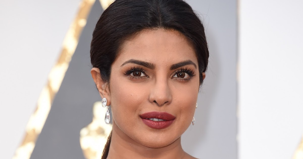 High Quality Bollywood Celebrity Pictures: Priyanka Chopra Super Sexy