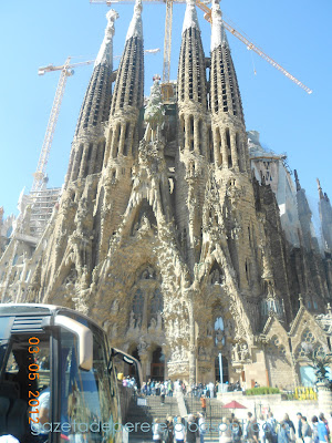 La Sagrada Familia, exterior aflat in constructie