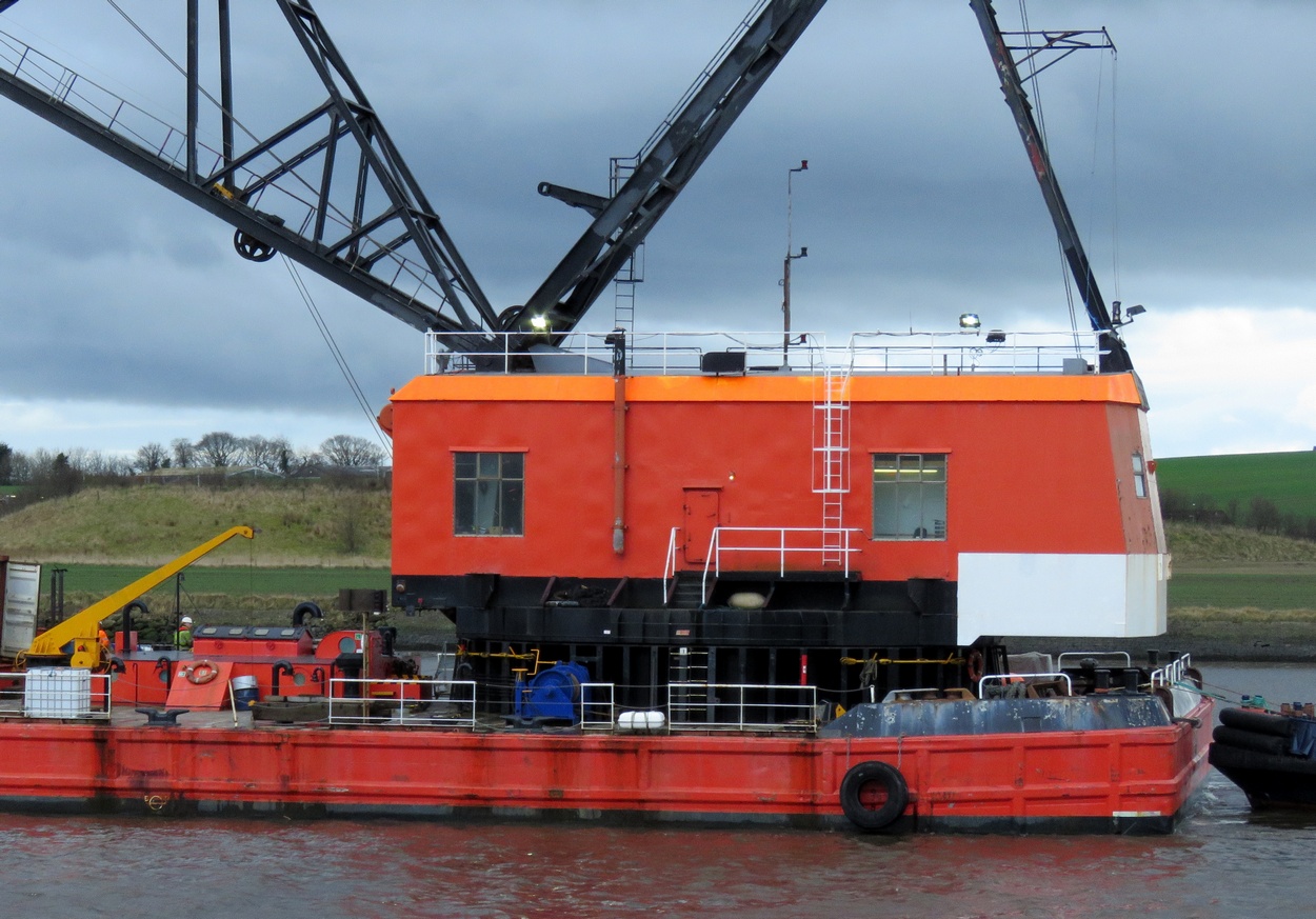 River Clyde Photography KML’s heavy lift crane barge BD6072