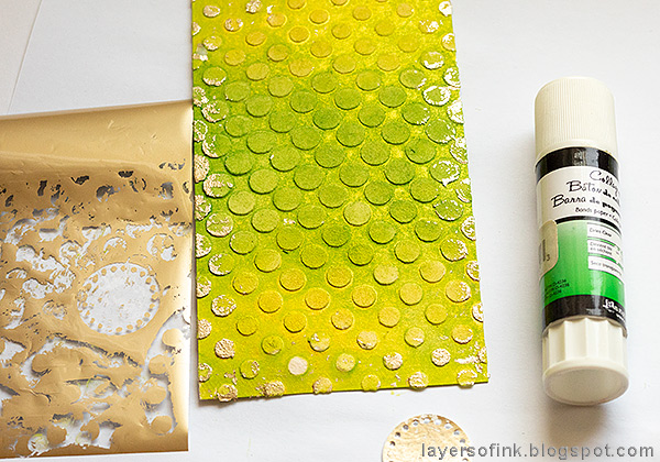 Layers of ink - Textured Green Background Tutorial by Anna-Karin Evaldsson. Add gold foil.