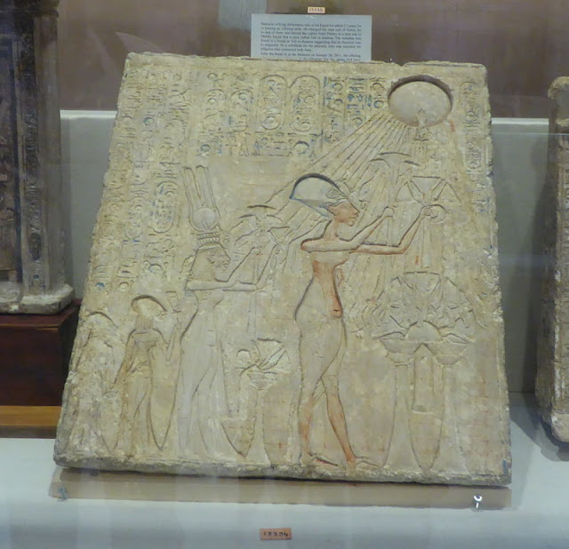 tavola che raffigura il faraone Akhenaton
