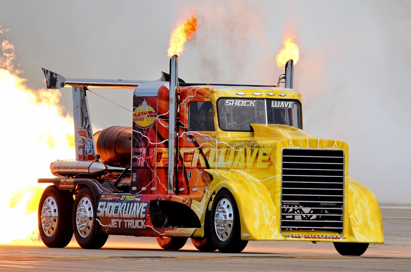 The Aero Experience: EAA AirVenture Oshkosh 2013: Shockwave Jet Truck