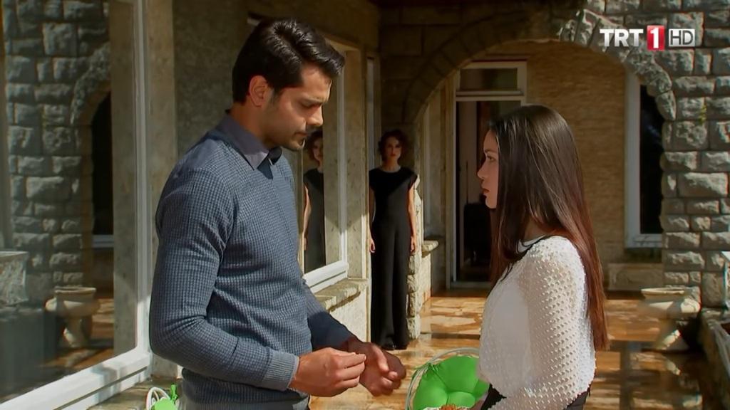 Więzień miłości odcinek 221: Zehra nie przyjmuje pierścionka od Omera! Alev traci grunt pod nogami! [Streszczenie + Zdjęcia]