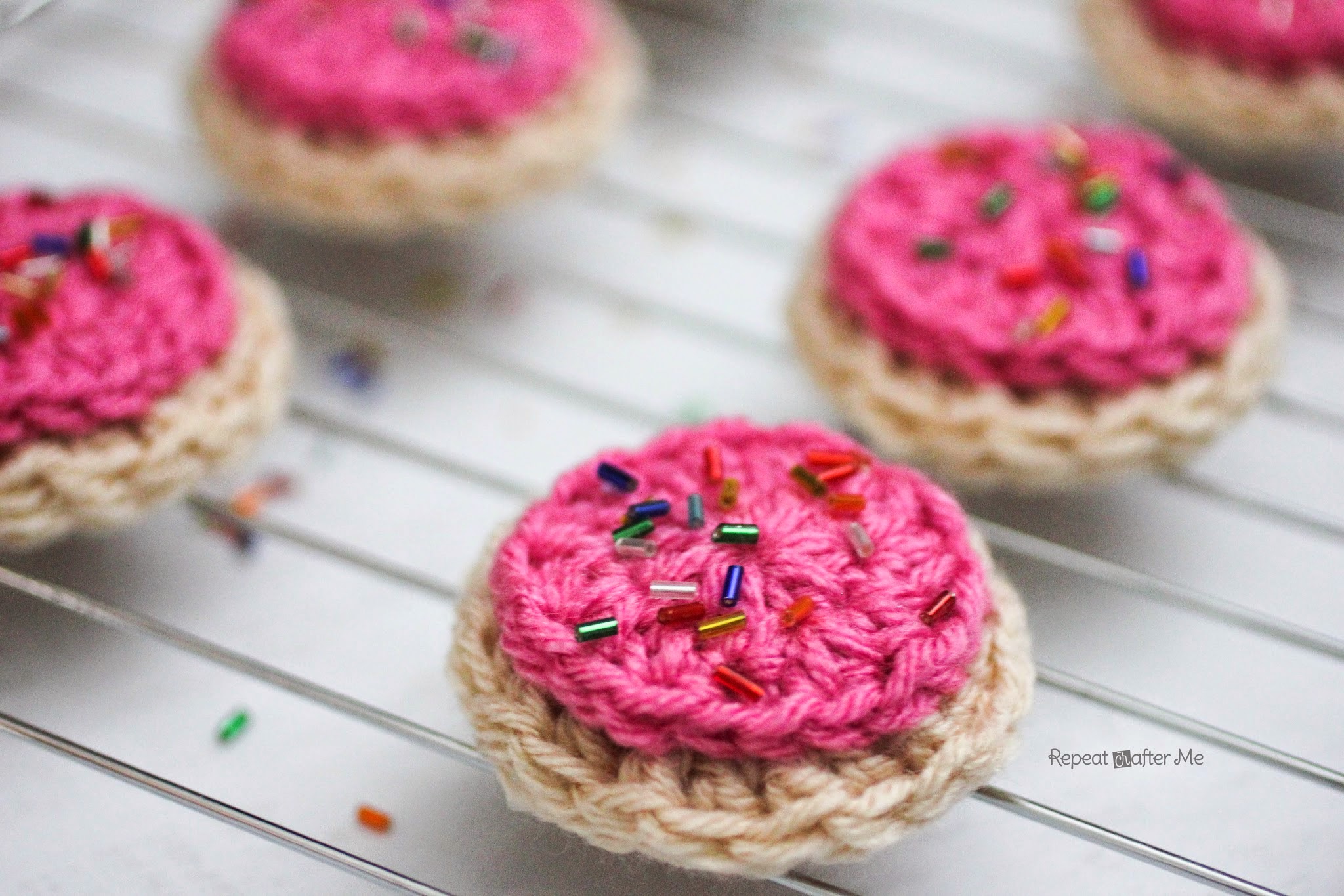 repeat-crafter-me-frosted-crochet-cookie-pattern