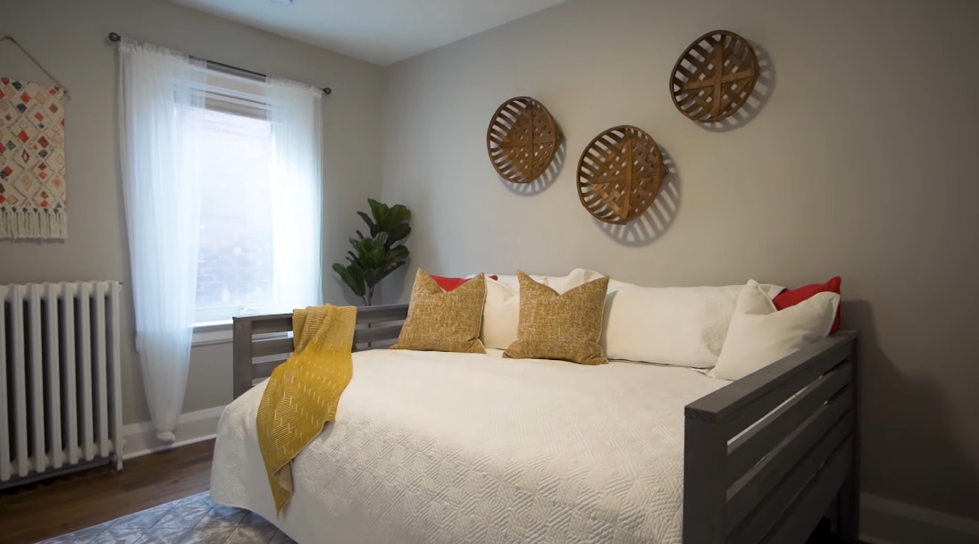 22 Interior Design Photos vs. 29 Springdale Blvd, Toronto Luxury Home Tour