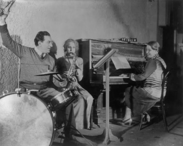 Flick Review < Metropolis | Fritz Lang, 1927 & Behind The Scenes 65 Flick Review < Metropolis | Fritz Lang, 1927 & Behind The Scenes Metropolis