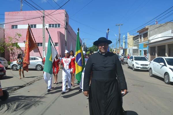 DESFILE ESCOLA CEIMH