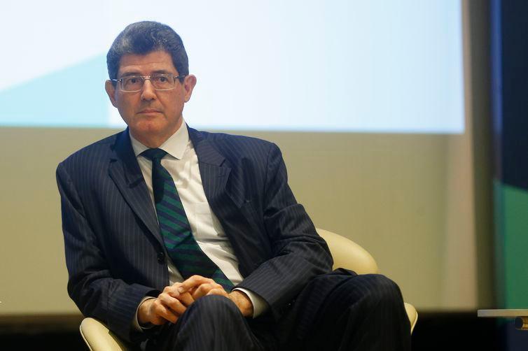 Bolsonaro ameaça demitir Levy do BNDES por nomear executivo da gestão do PT